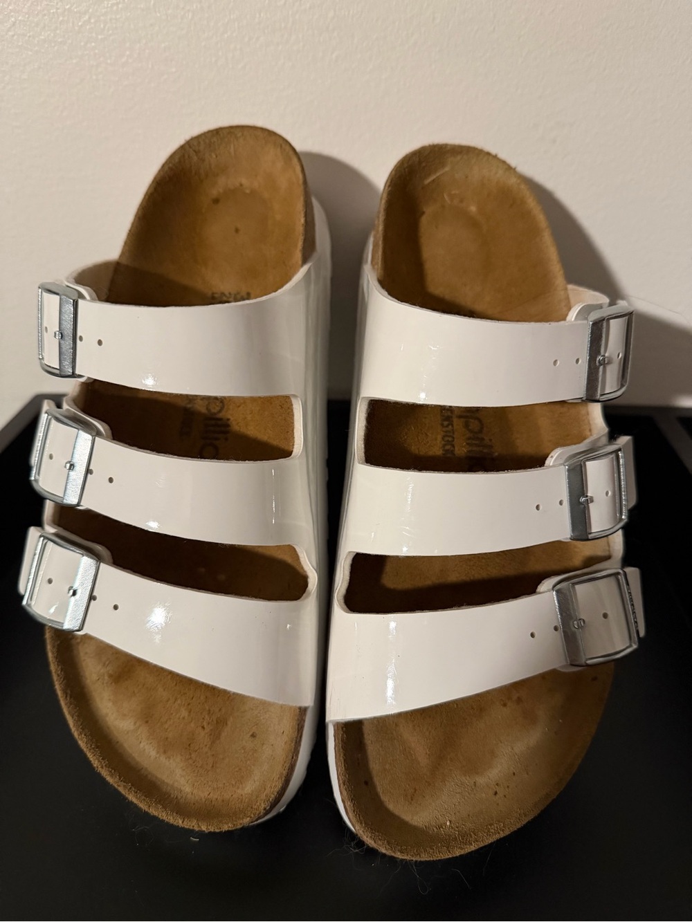 PAPILLIO by BIRKENSTOCK Triple Strap Sandals – White Patent – Size 39 - preloved - Picture 2 of 4